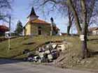 Kaple sv. Florina a zdemolovan sbrna na mlko / duben 2003